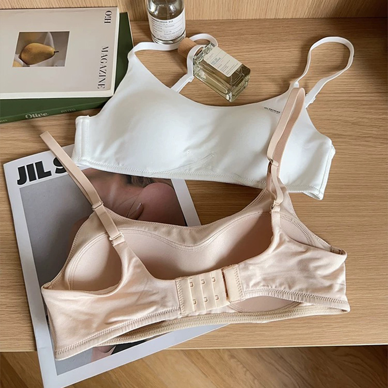 Modal bešivna grudnjak, 3/4 šalice, tanke oblikovane košarice, fiksirani dvostruki naramenice