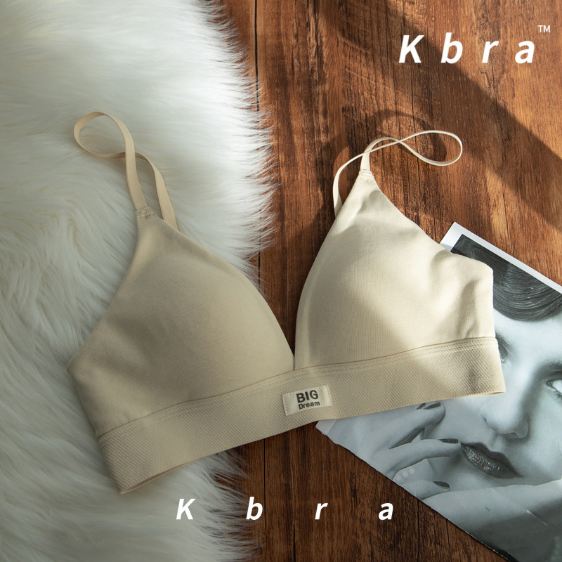 Bezšuvju push-up krūštis ar trijstūra kupi, elpojošs neilons, plānas veidotas kupas, fiksēti dubultie siksnas, aizmugurē trīs rindu aizdare, franču stils