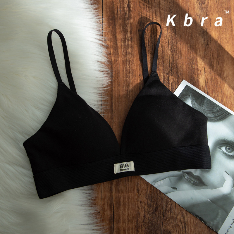 Bezšuvju push-up krūštis ar trijstūra kupi, elpojošs neilons, plānas veidotas kupas, fiksēti dubultie siksnas, aizmugurē trīs rindu aizdare, franču stils