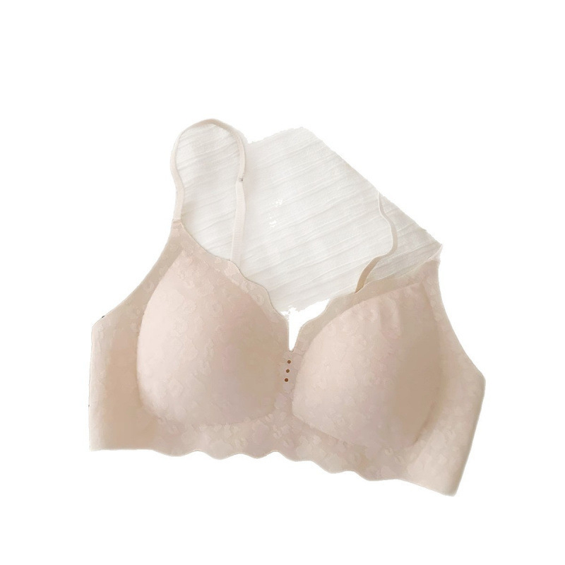 Francia stílusú varrás nélküli melltartó, 3/4 kosár, formázott kosár: felső rész vékony, alsó rész vastag, hátul három sor kapocs, fixált kettős vállpánt