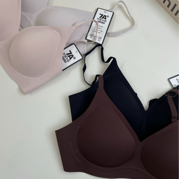 Antibakterijski bežični grudnjak s mekanom potporom, latex košarice, najlonska podstava, fiksne dvostruke naramenice, stražnje zatvarače s četiri reda kopči