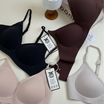 Antibakterijski bežični grudnjak s mekanom potporom, latex košarice, najlonska podstava, fiksne dvostruke naramenice, stražnje zatvarače s četiri reda kopči