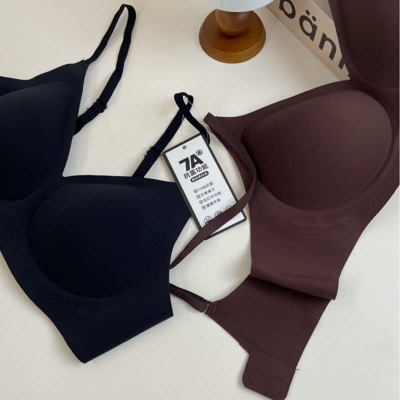 Antibakterijski bežični grudnjak s mekanom potporom, latex košarice, najlonska podstava, fiksne dvostruke naramenice, stražnje zatvarače s četiri reda kopči