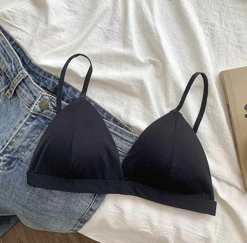 Neilona krūšturis ar trijstūra kausiem, bez metāla, muguras aizdare vienā rindā, fiksētas dubultās siksnas.