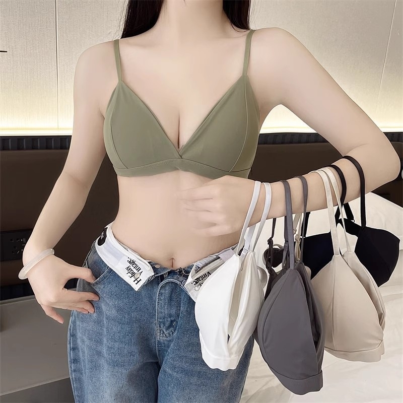 Neilona krūšturis ar trijstūra kausiem, bez metāla, muguras aizdare vienā rindā, fiksētas dubultās siksnas.