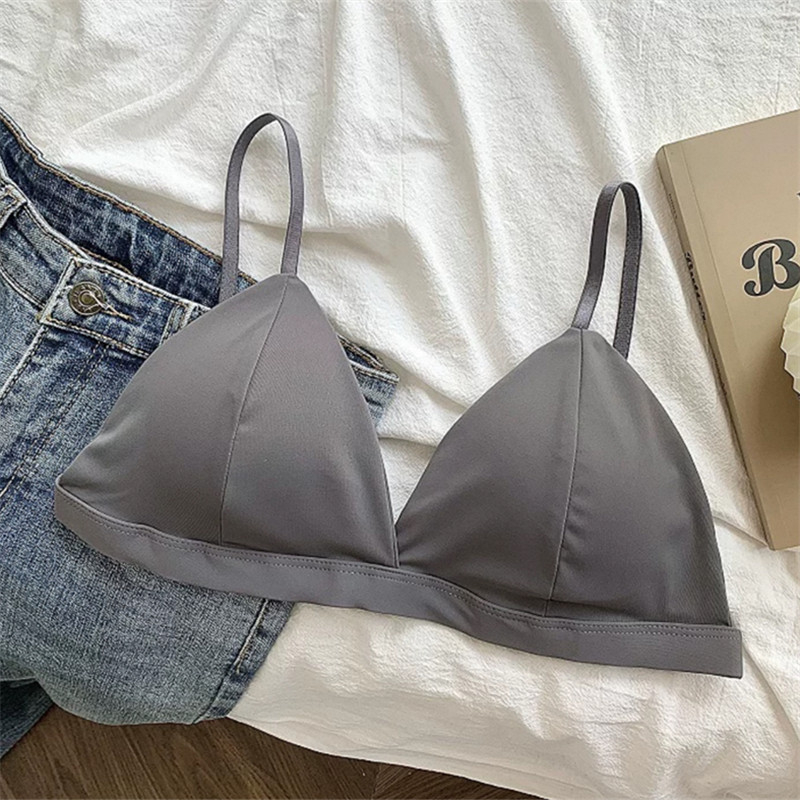 Neilona krūšturis ar trijstūra kausiem, bez metāla, muguras aizdare vienā rindā, fiksētas dubultās siksnas.