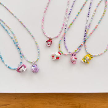 Детска огърлица KT котка, ръчна изработка, мъниста, пластмаса/смола, топчеста верига