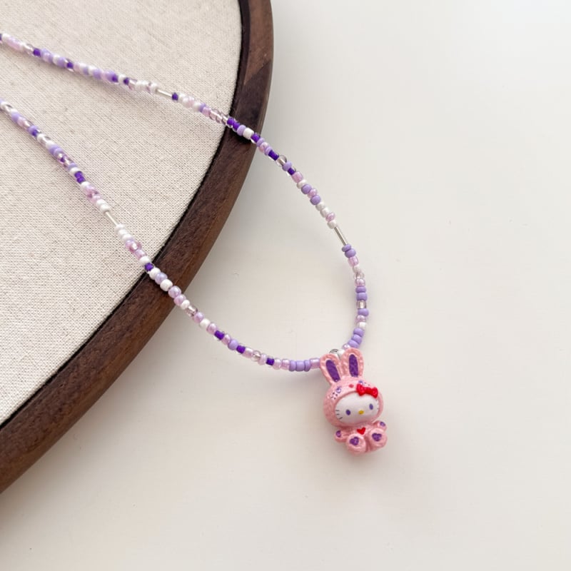 Детска огърлица KT котка, ръчна изработка, мъниста, пластмаса/смола, топчеста верига