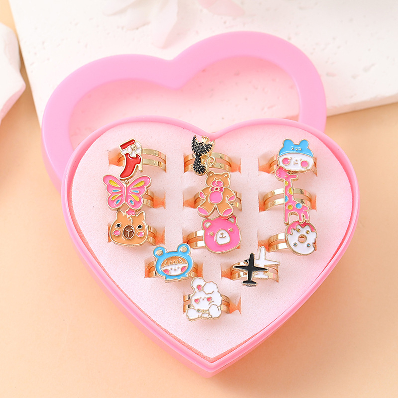 Vaikų lydinio žiedai, Korėjietiško stiliaus – formos: karikatūra, gėlė, karūna; elektroplatinimas; įterpti dirbtiniai akmenys lydinyje