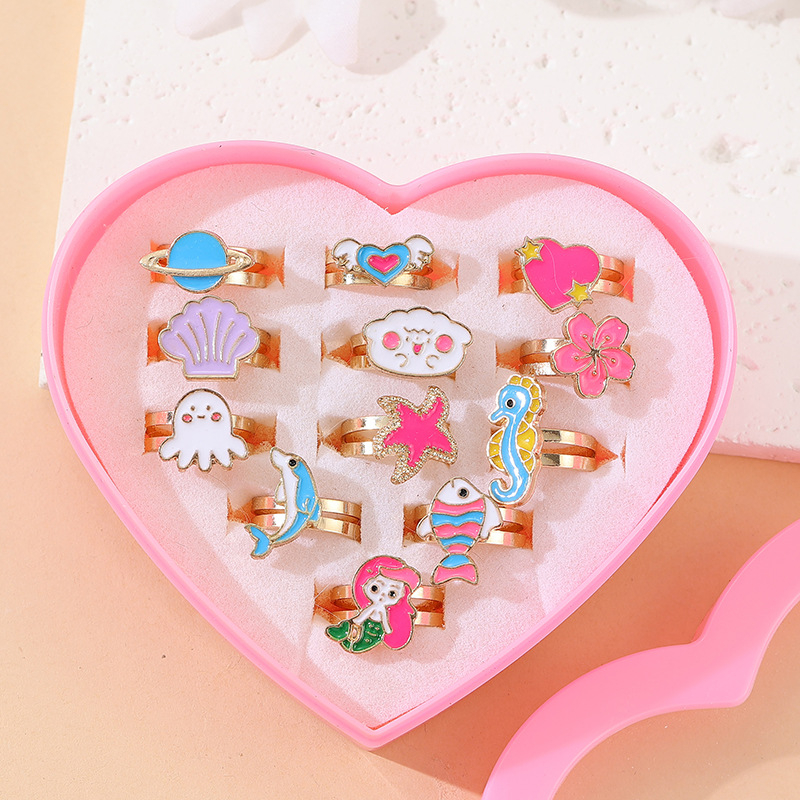 Vaikų lydinio žiedai, Korėjietiško stiliaus – formos: karikatūra, gėlė, karūna; elektroplatinimas; įterpti dirbtiniai akmenys lydinyje