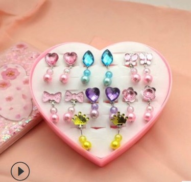 Ausų klipsai iš plastiko/rišies, vaikams tinkamo animacinio stiliaus, su pakabuku, atskirai įpakuoti