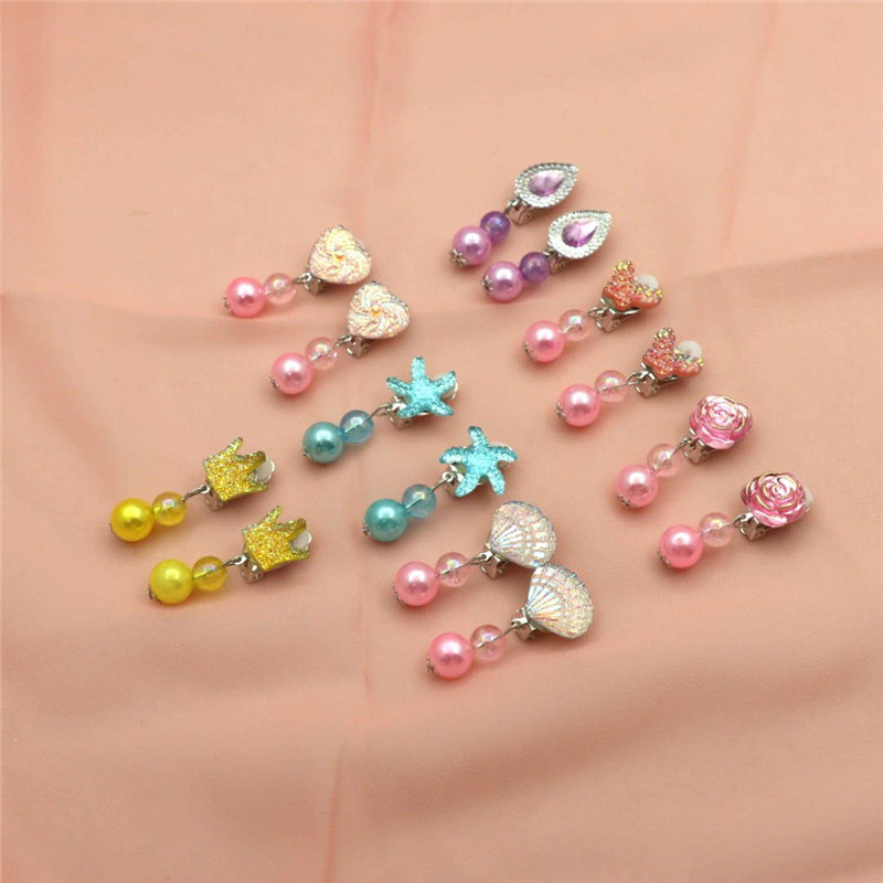 Ausų klipsai iš plastiko/rišies, vaikams tinkamo animacinio stiliaus, su pakabuku, atskirai įpakuoti