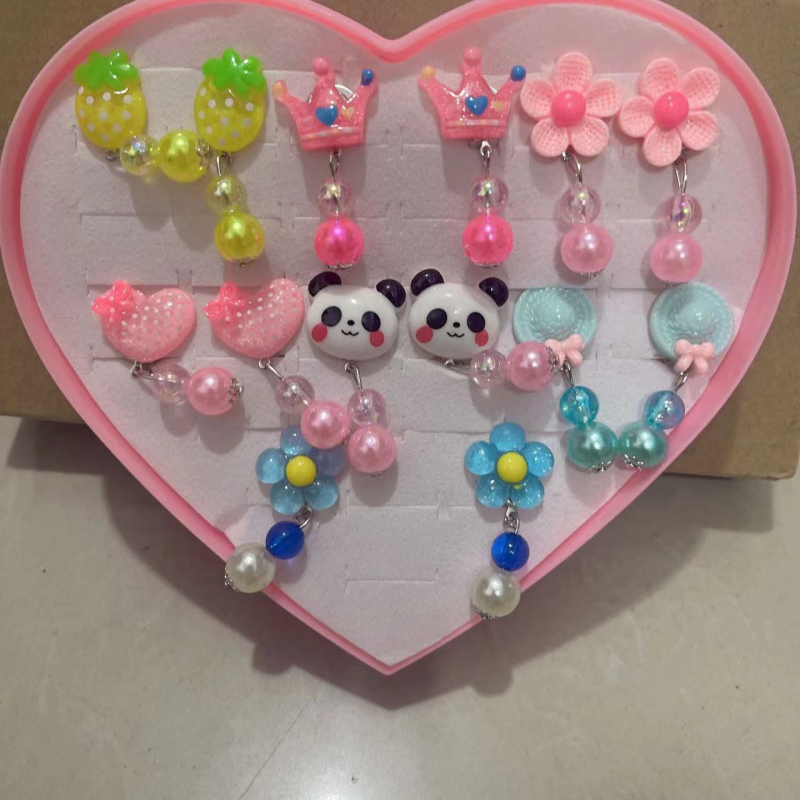 Ausų klipsai iš plastiko/rišies, vaikams tinkamo animacinio stiliaus, su pakabuku, atskirai įpakuoti