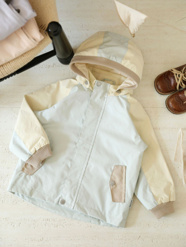 Bērnu jaka ar noņemamu kapuci, ar stāvošu apkakli, vēja un ūdensizturīgs audums, plāns audums, 100% poliesters, vienkrāsains, vecums 1–3 gadi, pavasaris