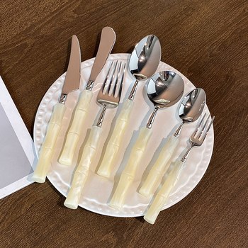 Σετ μαχαιροπίρουνων με ακρυλική λαβή από ανοξείδωτο χάλυβα 304, με μπαμπού σύνδεσμο, φινίρισμα καθρέφτη