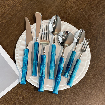 Σετ μαχαιροπίρουνων με ακρυλική λαβή από ανοξείδωτο χάλυβα 304, με μπαμπού σύνδεσμο, φινίρισμα καθρέφτη