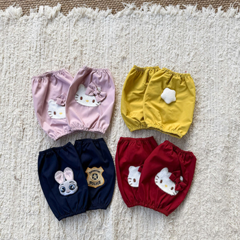 Bērnu piedurknēm aizsargājošs uzklājs, ziemas sezona, karikatūru raksts, audums (pret netīrumiem; vecums 1–3 gadi)