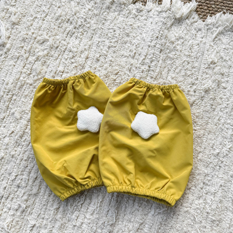 Bērnu piedurknēm aizsargājošs uzklājs, ziemas sezona, karikatūru raksts, audums (pret netīrumiem; vecums 1–3 gadi)