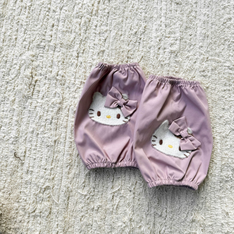 Bērnu piedurknēm aizsargājošs uzklājs, ziemas sezona, karikatūru raksts, audums (pret netīrumiem; vecums 1–3 gadi)