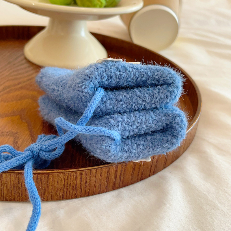 Baba téli kesztyű, sál-stílusú lógó nyakkal, dupla fleece bélés, jacquard kötés, 0–2 éveseknek