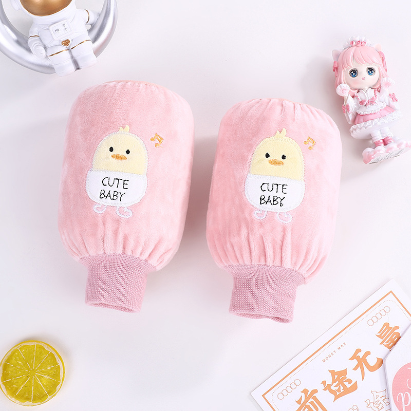 Gyerekeknek szánt karvédő mandzsetta hímzett rajzfilm kacsa motívummal, bébi velúr anyag, antifouling, őszre és télre