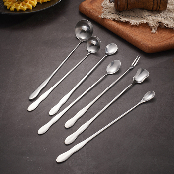 Κουτάλι από ανοξείδωτο ατσάλι με μακριά λαβή, μοντέρνος και απλός σχεδιασμός, μονόχρωμη επιφάνεια, φινίρισμα καθρέπτης — Yi Kitchen