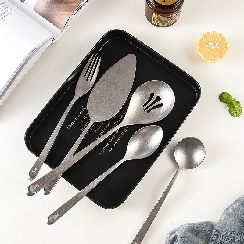 Σετ μαχαιροπίρουνα από ανοξείδωτο χάλυβα 304, vintage μοτίβο νιφάδων χιονιού – περιλαμβάνει μαχαίρι για μπριζόλα, πιρούνες, κουτάλια, κουτάλι καφέ, κουτάλι επιδορπίου και σερβιριστικό κουτάλι