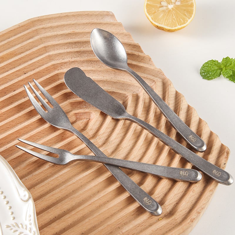 Σετ μαχαιροπίρουνα από ανοξείδωτο χάλυβα 304, vintage μοτίβο νιφάδων χιονιού – περιλαμβάνει μαχαίρι για μπριζόλα, πιρούνες, κουτάλια, κουτάλι καφέ, κουτάλι επιδορπίου και σερβιριστικό κουτάλι