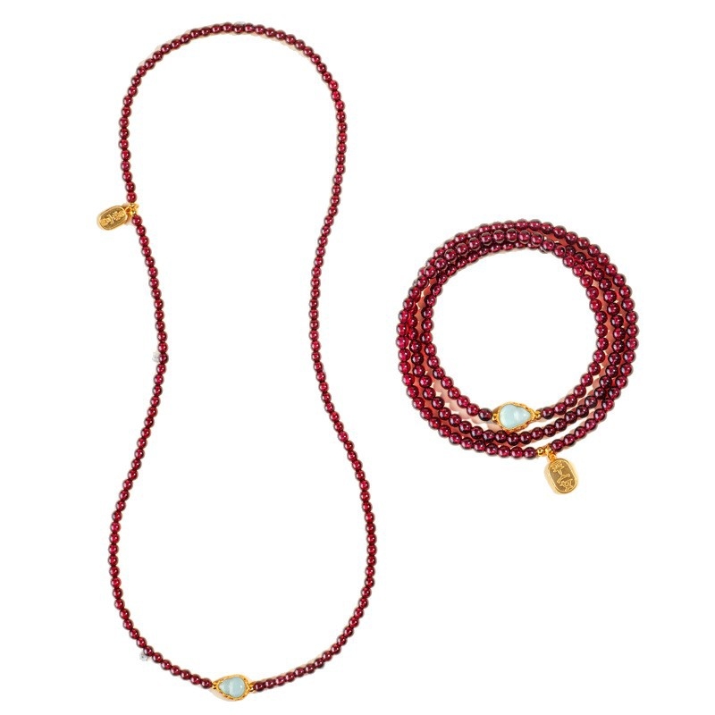 Гривна - естествен гранат, мъниста в три кръга дизайн, ръчно изработена, марка Badu, дамски моден аксесоар