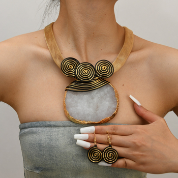 Geometrijski set ogrlice i naušnica od prirodnog kamena, privjesak kristal, običan lanac, 120 g, Jesen 2024