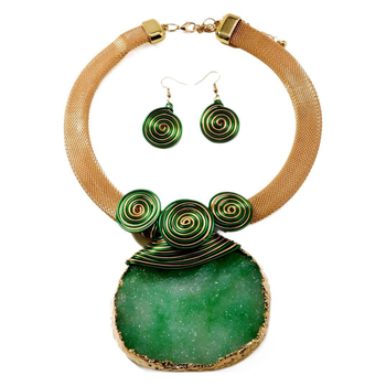 Geometrijski set ogrlice i naušnica od prirodnog kamena, privjesak kristal, običan lanac, 120 g, Jesen 2024