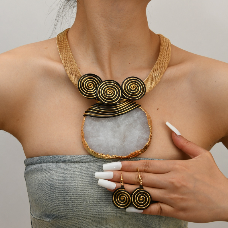 Geometrijski set ogrlice i naušnica od prirodnog kamena, privjesak kristal, običan lanac, 120 g, Jesen 2024