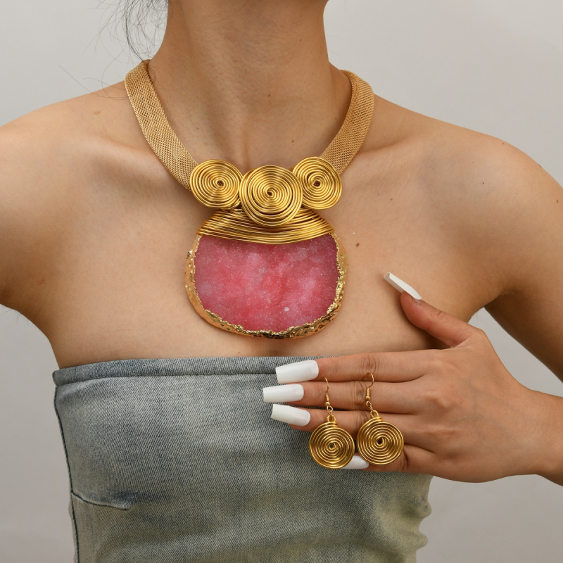 Geometrijski set ogrlice i naušnica od prirodnog kamena, privjesak kristal, običan lanac, 120 g, Jesen 2024