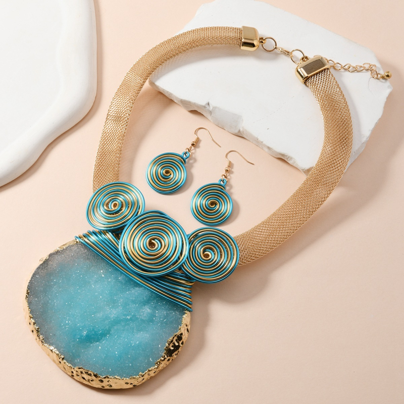 Geometrijski set ogrlice i naušnica od prirodnog kamena, privjesak kristal, običan lanac, 120 g, Jesen 2024