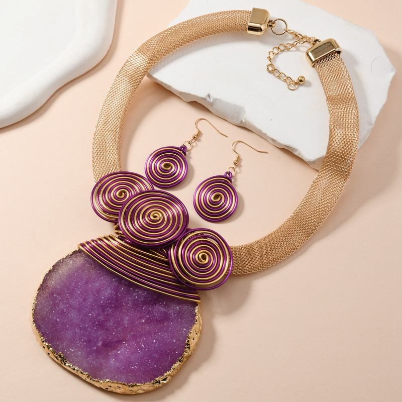 Geometrijski set ogrlice i naušnica od prirodnog kamena, privjesak kristal, običan lanac, 120 g, Jesen 2024