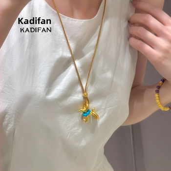 Misiņa kaklarota ar balona suņa kulonu, U formas dzīvnieka kulons, dabīgais stils, svaigs un salds, pavasaris 2025