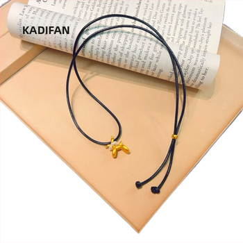 Misiņa kaklarota ar balona suņa kulonu, U formas dzīvnieka kulons, dabīgais stils, svaigs un salds, pavasaris 2025