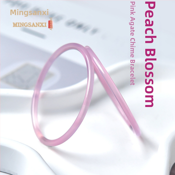 Гривна от халцедон, естествен камък, полирана повърхност, кръгла форма, висящи орнаменти