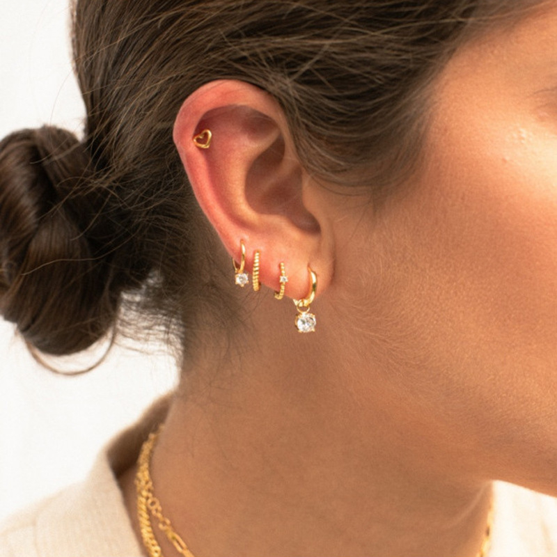 Cercei cu design geometric, pietre zircon rotunde, din ac argintiu + cupru (Material: ac argintiu + cupru; Pietre: zircon; Produs nr: LN0862; Origine: Shenzhen; Sezon: Toamnă 2022)