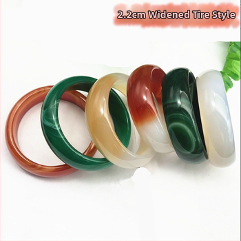 Achát karkötő, természetes anyag, kör alakú forma, csiszolás és polírozás.