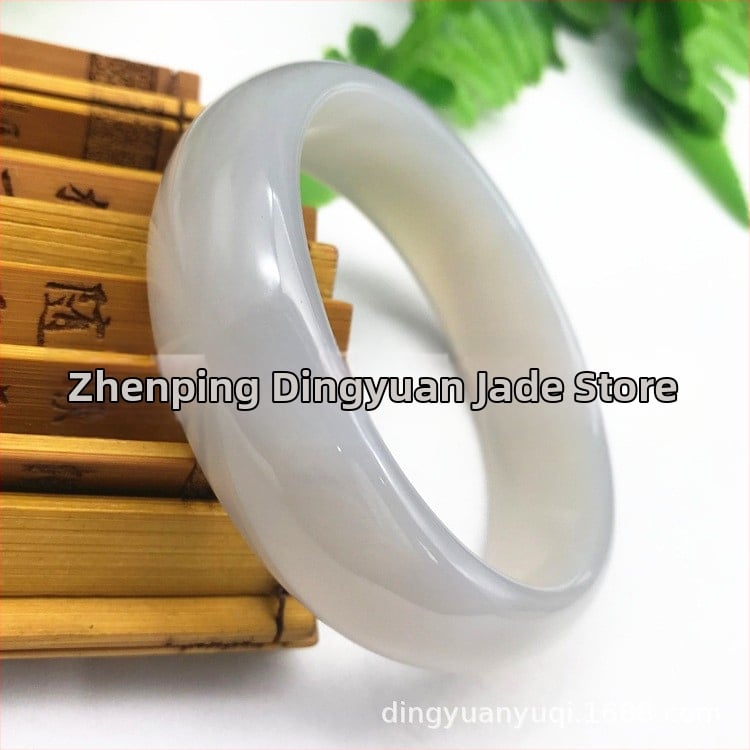 Achát karkötő, természetes anyag, kör alakú forma, csiszolás és polírozás.