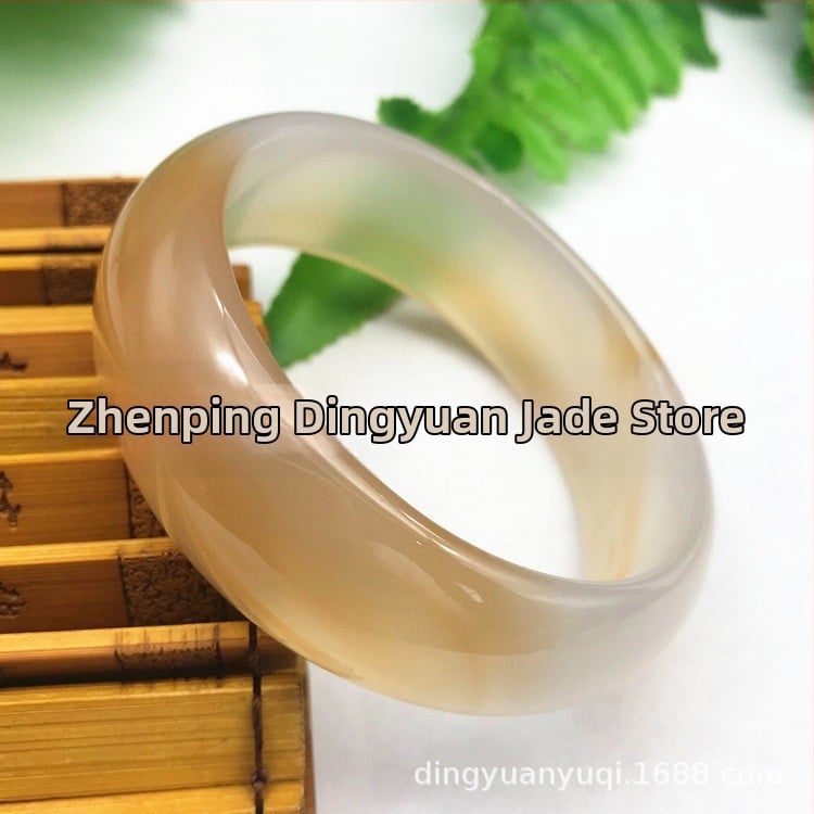 Achát karkötő, természetes anyag, kör alakú forma, csiszolás és polírozás.