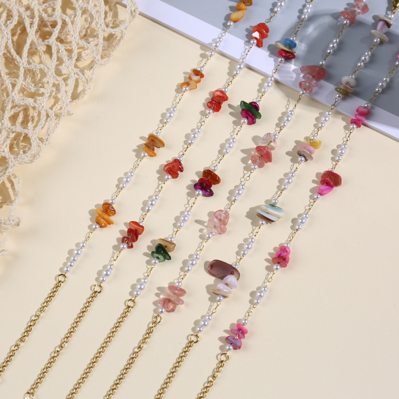 Гривна с множество камъни и златно покритие; материали: камък и титаниева стомана; обработка: истинско златно покритие; тегло 7.96 g; стил: INS; издание есен 2025