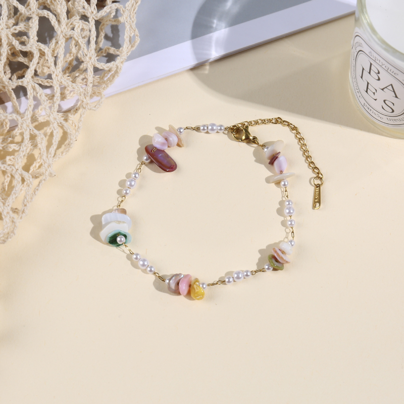 Гривна с множество камъни и златно покритие; материали: камък и титаниева стомана; обработка: истинско златно покритие; тегло 7.96 g; стил: INS; издание есен 2025