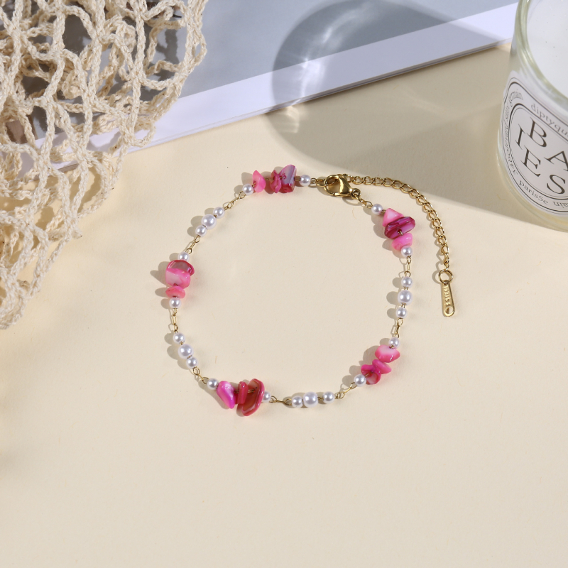 Гривна с множество камъни и златно покритие; материали: камък и титаниева стомана; обработка: истинско златно покритие; тегло 7.96 g; стил: INS; издание есен 2025