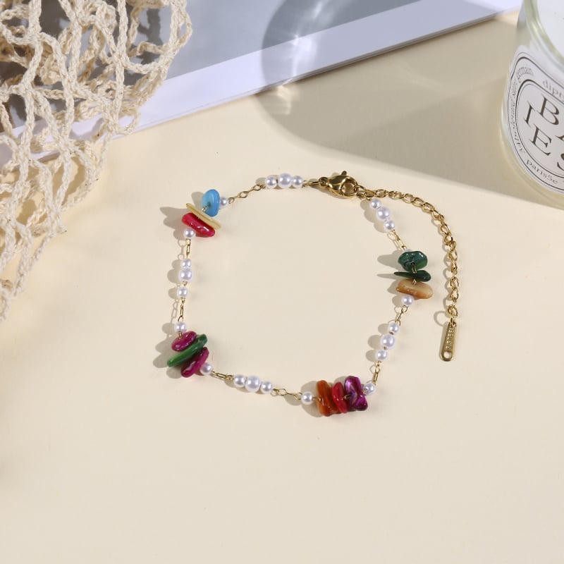 Гривна с множество камъни и златно покритие; материали: камък и титаниева стомана; обработка: истинско златно покритие; тегло 7.96 g; стил: INS; издание есен 2025