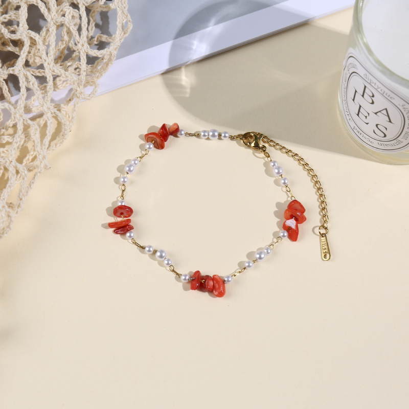 Гривна с множество камъни и златно покритие; материали: камък и титаниева стомана; обработка: истинско златно покритие; тегло 7.96 g; стил: INS; издание есен 2025