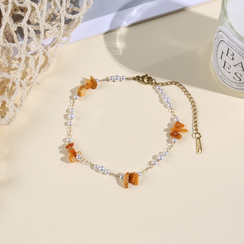 Гривна с множество камъни и златно покритие; материали: камък и титаниева стомана; обработка: истинско златно покритие; тегло 7.96 g; стил: INS; издание есен 2025