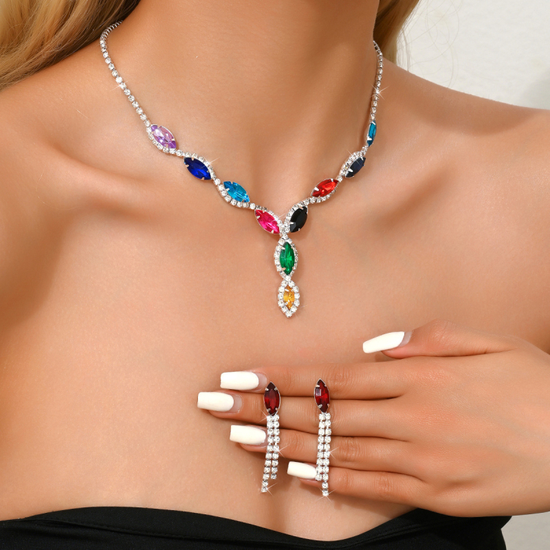 Ötvözetből készült nyaklánc és fülbevaló készlet Rhinestone medálokkal; minták: Szív / Csepp / Harang; lánc: szabályos; márka: Joe sa Jewelry