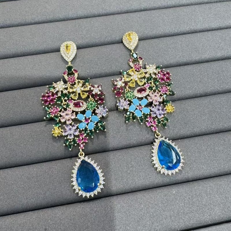 Set naušnica i ogrlice: bakrena podloga, površinska obrada, Zircon privjesak, svijetao luksuzan stil, svestrani dizajn